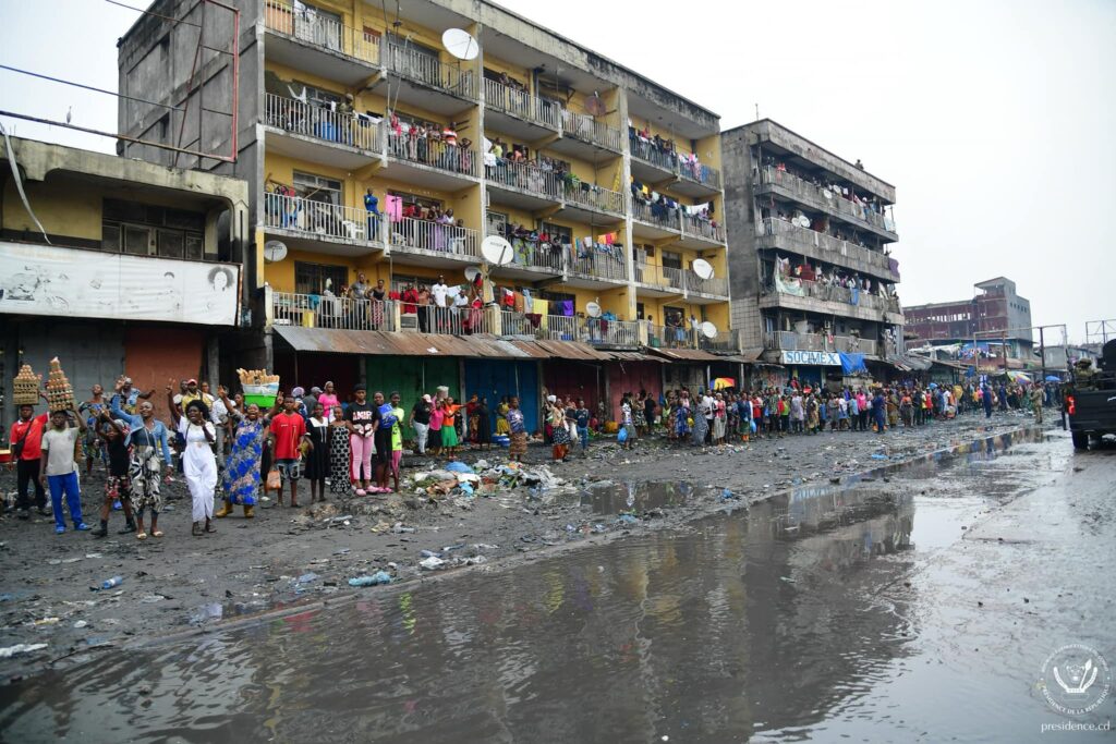 voiries degradees autour du marche central4